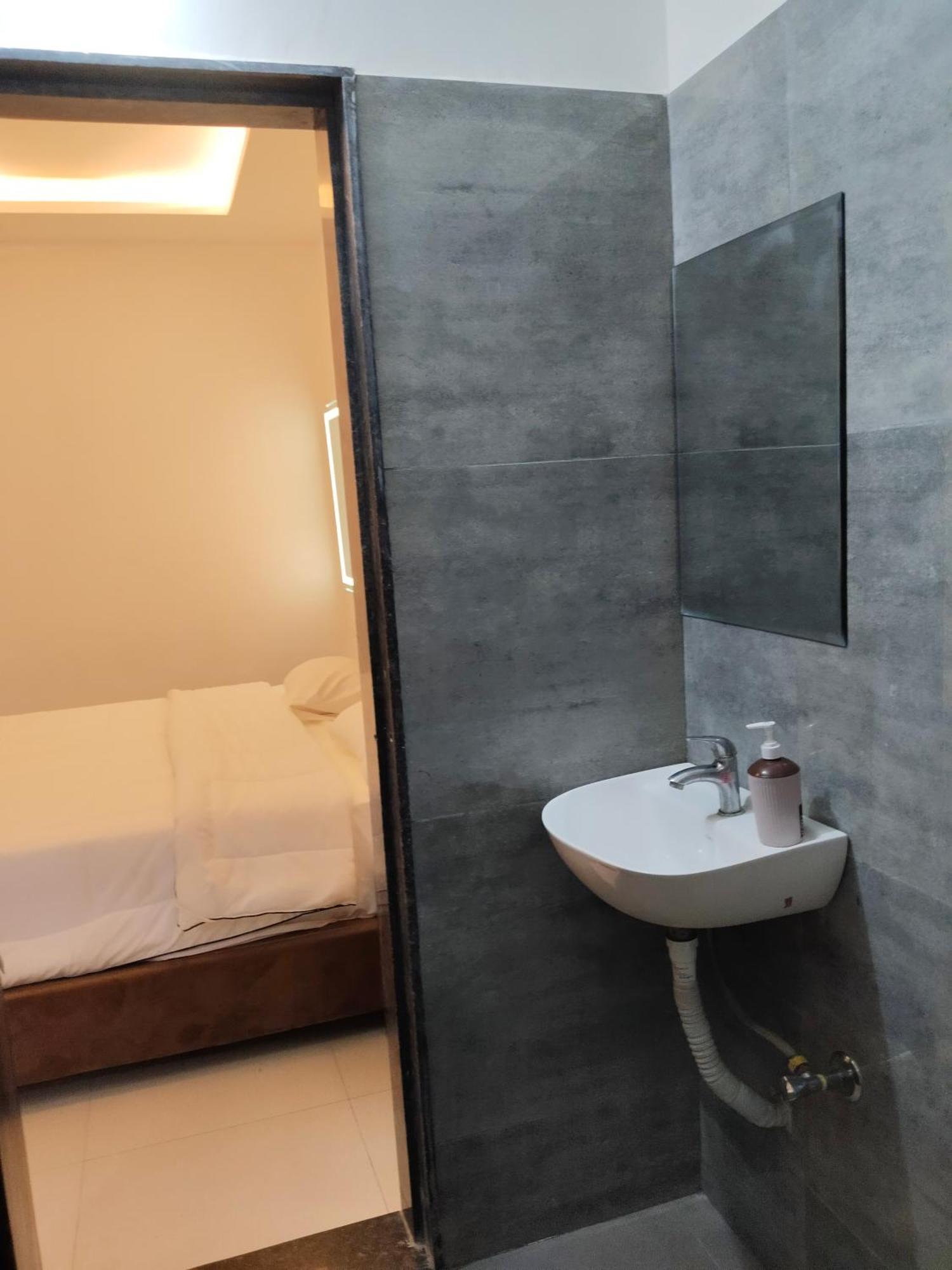 Hotel Kiwi Inn Vijaynagar Scheme 78 Індаур Екстер'єр фото
