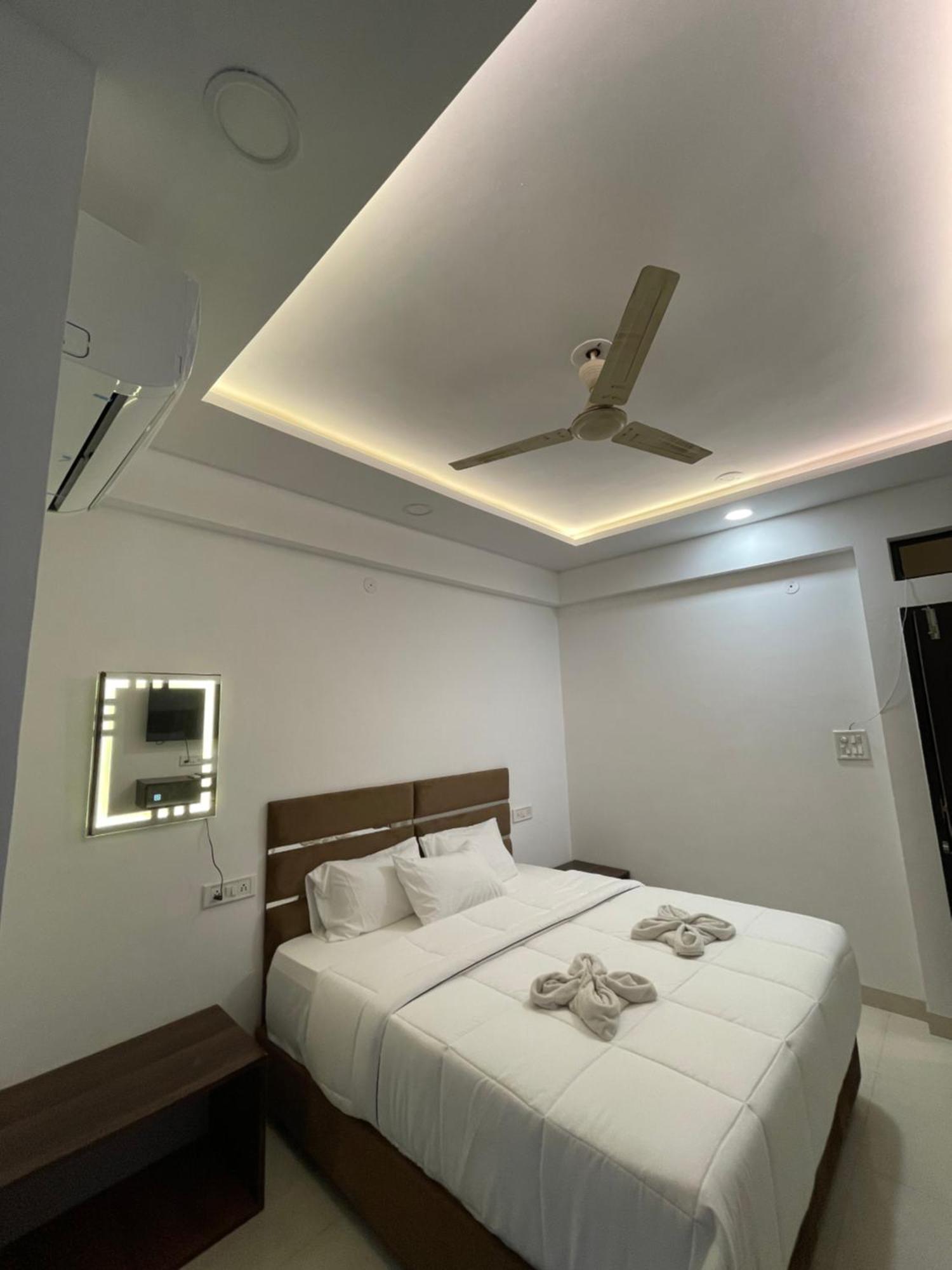 Hotel Kiwi Inn Vijaynagar Scheme 78 Індаур Екстер'єр фото