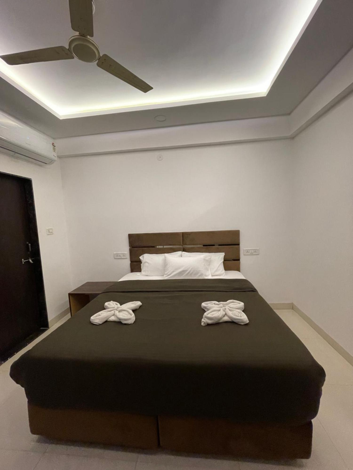 Hotel Kiwi Inn Vijaynagar Scheme 78 Індаур Екстер'єр фото