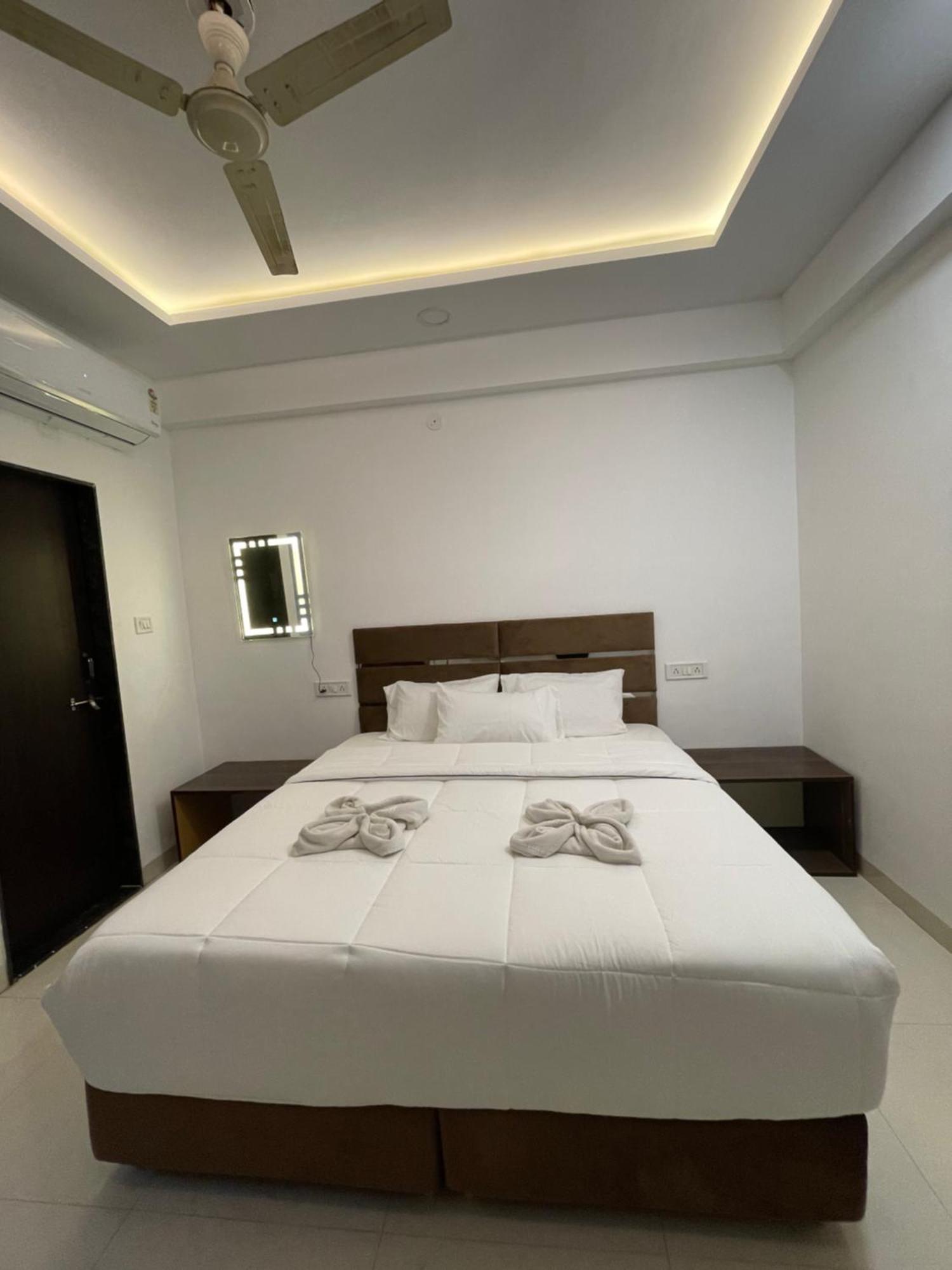Hotel Kiwi Inn Vijaynagar Scheme 78 Індаур Екстер'єр фото