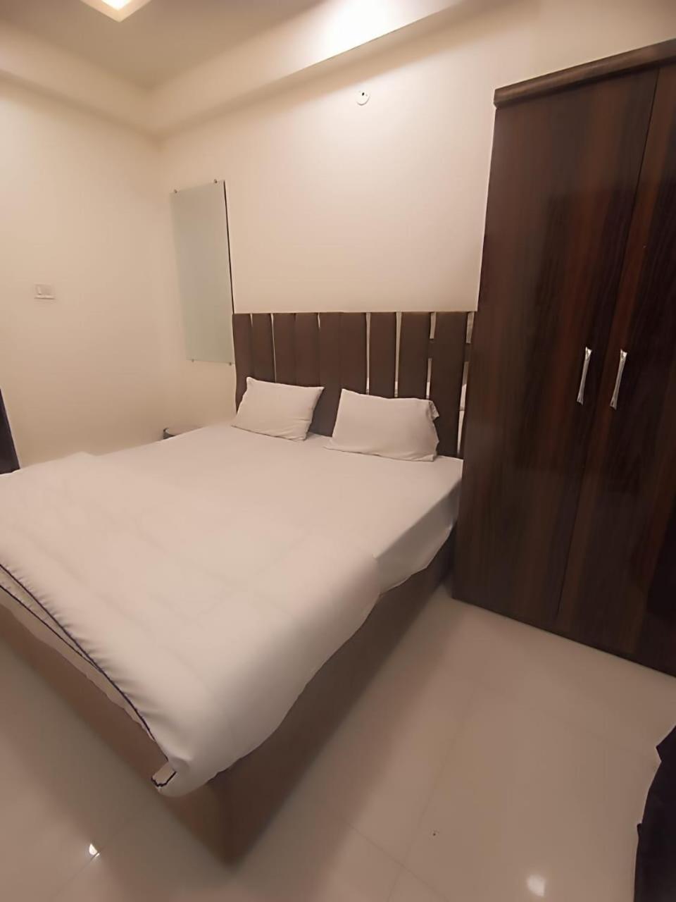 Hotel Kiwi Inn Vijaynagar Scheme 78 Індаур Екстер'єр фото