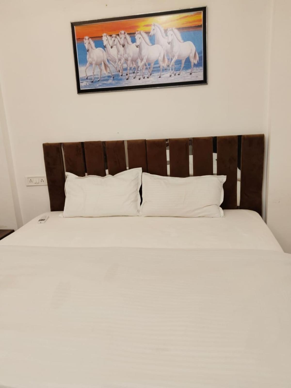 Hotel Kiwi Inn Vijaynagar Scheme 78 Індаур Екстер'єр фото
