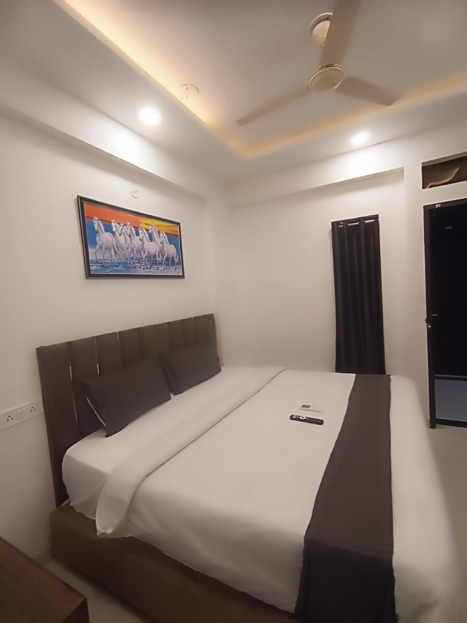 Hotel Kiwi Inn Vijaynagar Scheme 78 Індаур Екстер'єр фото