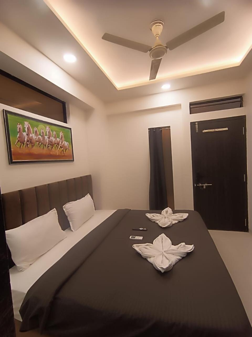 Hotel Kiwi Inn Vijaynagar Scheme 78 Індаур Екстер'єр фото